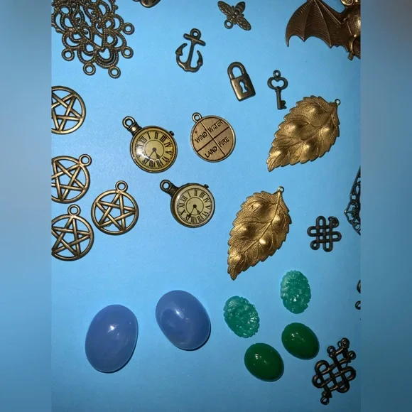 Huge Assorted Lot of Gold and Antique Bronze Pendant & Charms Collection - Lot 1 - Picture 12 of 16